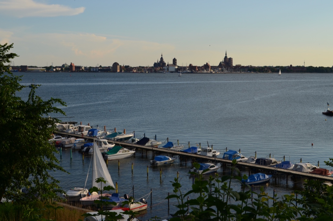 Blick über Hafen nach Stralsund